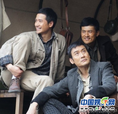 何潔攜新男友機(jī)場大秀恩愛引圍觀 赫子銘背景私照曝光