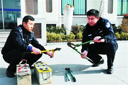 數(shù)萬(wàn)照片中揪出黑手