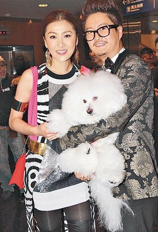 周麗淇（左）、設計師何國鉦。