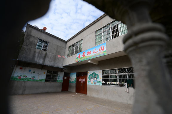 涉事的貴溪市濱江鎮(zhèn)春蕾幼兒園被關(guān)停（2012年12月25日攝）。 攝影：新華社記者 周科