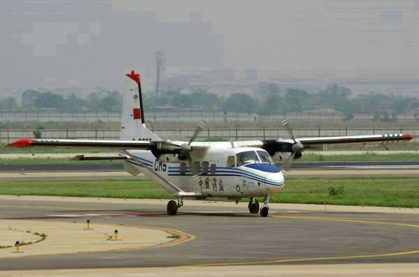 資料圖：中國海監(jiān)裝備的運(yùn)-12飛機(jī)。