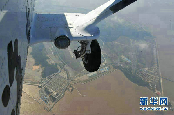 資料圖：中國海監(jiān)固定翼飛機(jī)進(jìn)行海島保護(hù)專項(xiàng)巡查。