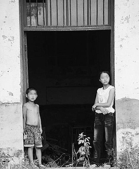 周飛龍遇害后，妻子改嫁，留下一對年幼的兒女。