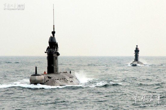 北海艦隊某潛艇支隊將多艘潛艇拉到陌生海域，組織潛潛、潛艦等近似實戰(zhàn)的對抗演練。