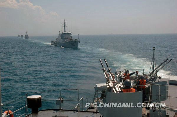資料圖：中國(guó)海軍某獵潛艇大隊(duì)機(jī)動(dòng)反潛演練。