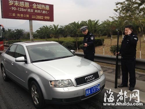 歹徒開著豪車，在高速上被警方截停