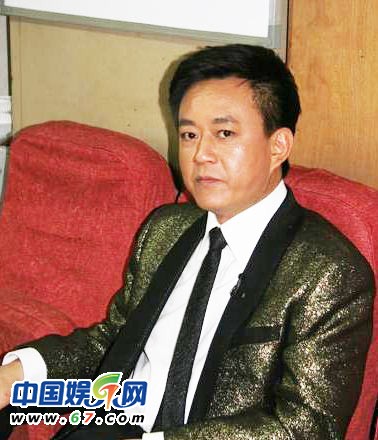 朱軍現(xiàn)如今是春晚主持人里的大哥大，看這氣派！