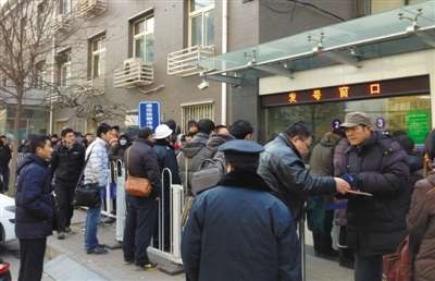 北京二手房成交量上漲360% 買房者夜里排隊(duì)被凍哭