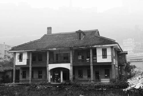 2009年2月3日，重慶渝中區(qū)李子壩，劉湘公館成“孤島”。陳慶/CFP