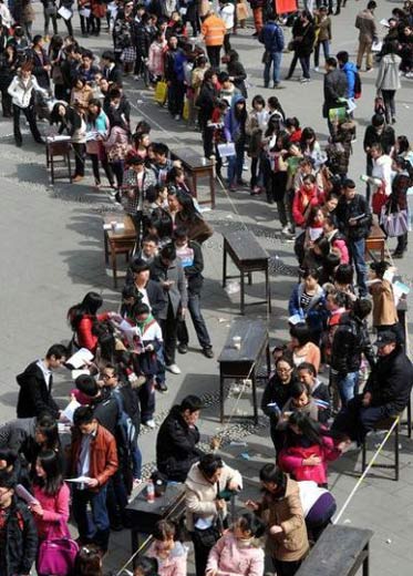 揭秘中國藝考現(xiàn)場(chǎng)：泳裝上陣堪比選妃