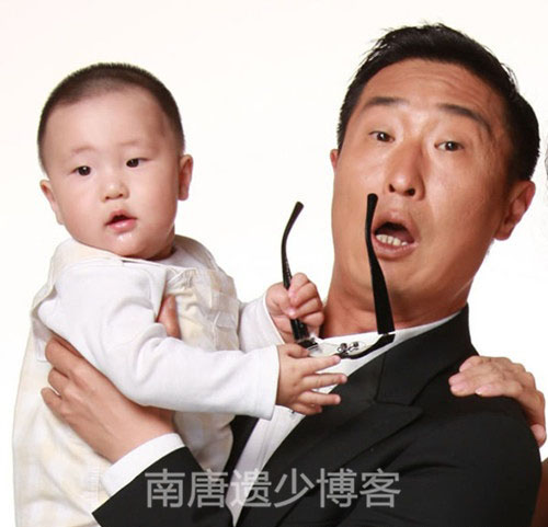 網(wǎng)曝44歲林永健3歲兒子近照 “小眼睛”像足了爸爸！
