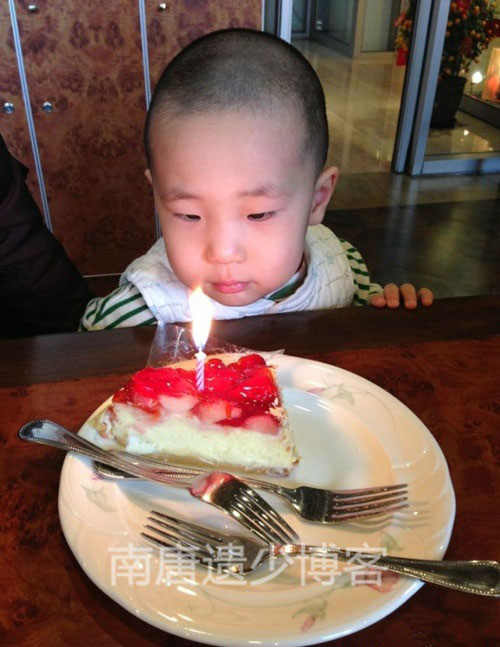 網(wǎng)曝44歲林永健3歲兒子近照 “小眼睛”像足了爸爸！