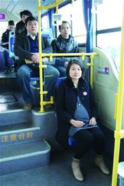 準媽媽乘車可領特權(quán)徽章 司機將幫忙找座