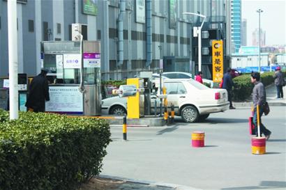 管你停不停車過(guò)門就收錢