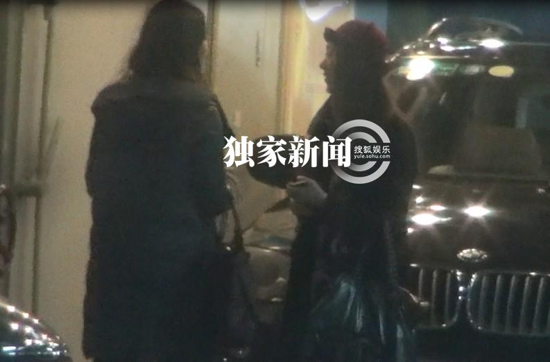 追星：汪峰攜美女豪車密會似車震 童謠似戀黃渤潮裝出街