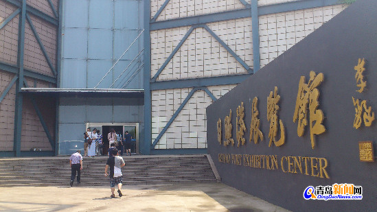 “聚焦美麗山東——第九屆中國網(wǎng)絡(luò)媒體山東行”南線采訪團(tuán)走進(jìn)日照港。