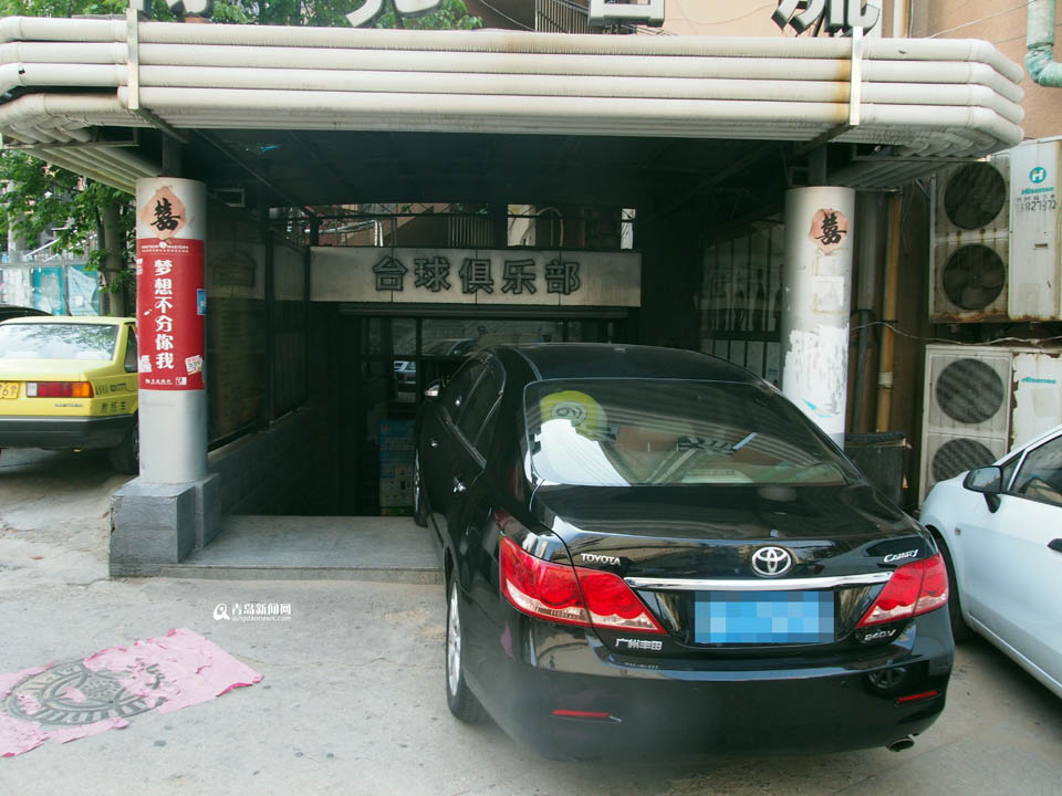 【深度青島】實(shí)拍臺(tái)東奇葩停車 交通豈能順暢