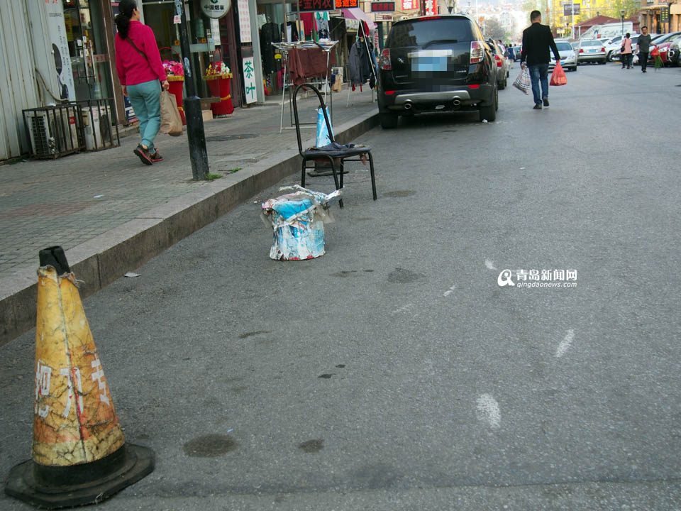 【深度青島】實(shí)拍臺(tái)東奇葩停車 交通豈能順暢