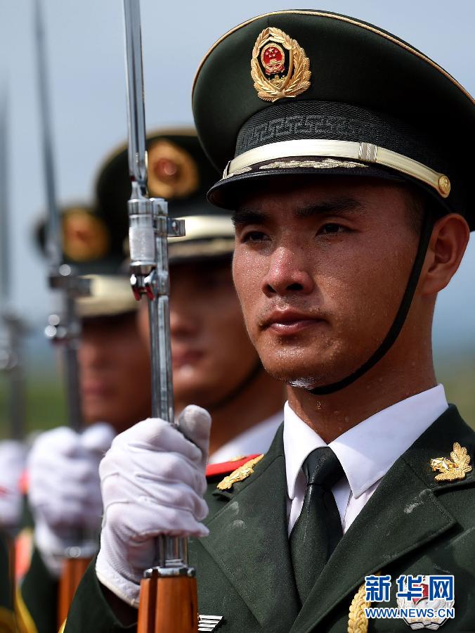 走近升旗儀式護(hù)衛(wèi)方隊