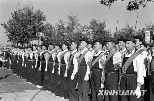 1958年國(guó)慶閱兵 民兵方隊(duì)規(guī)?？涨?組圖)